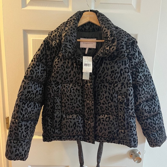 BCBGeneration Jackets & Blazers - Brand New Women's BCBG GENERATION Leopard Puffer Jacket, Size Small